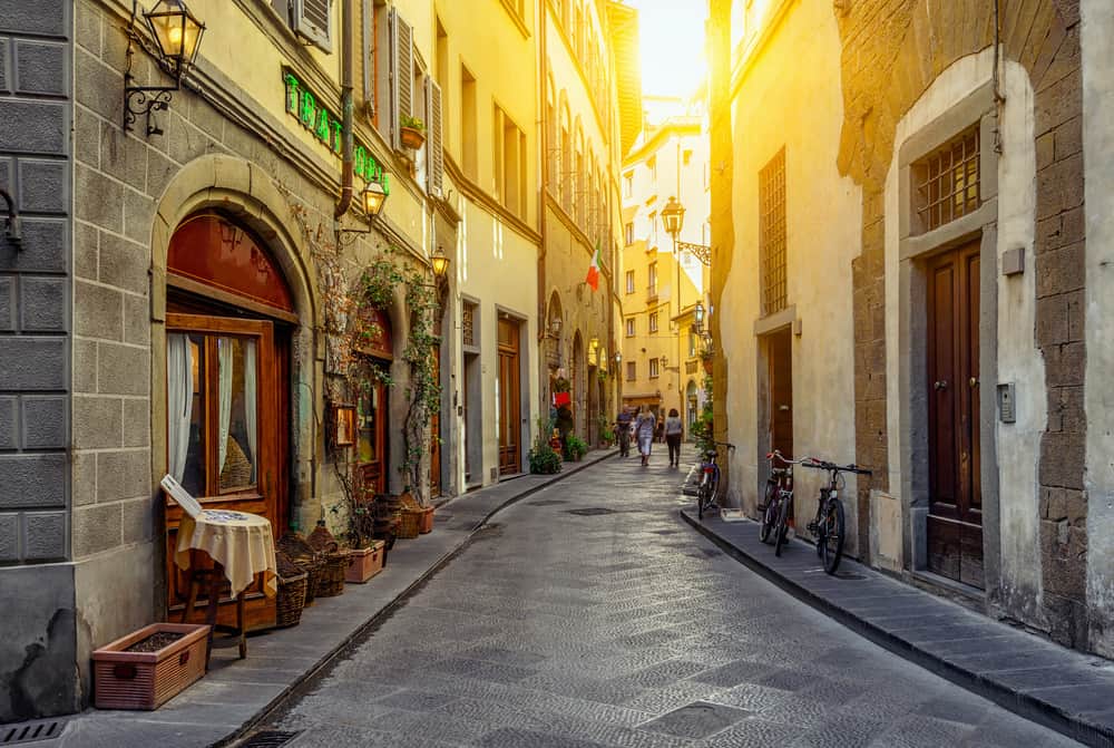 A narrow street in Florance in Italy.