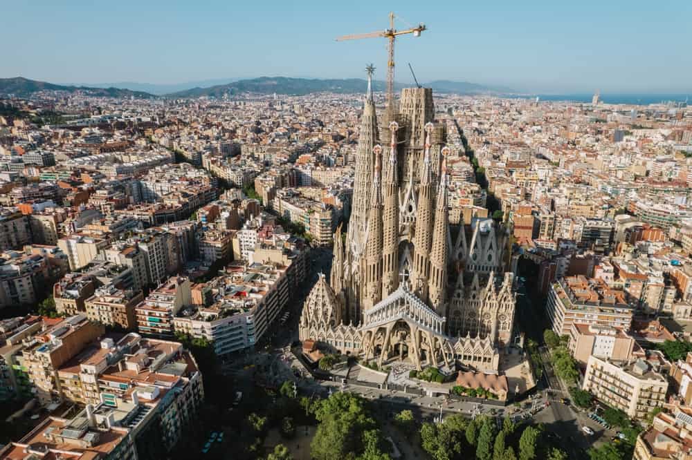 An arial view of La Sagrada Família with the rest of Barcelona surrounding the majestic church.